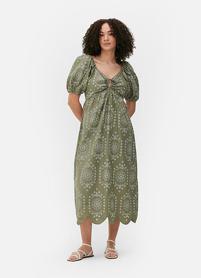 Imagen - Vestido con bordados en verde de Primark.