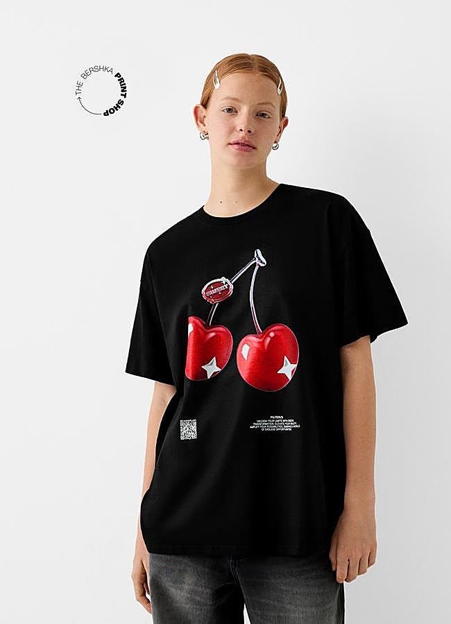 Imagen - Camiseta con cerezas de Bershka.