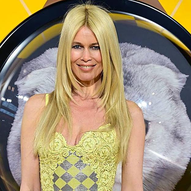 Claudia Schiffer con el pelo largo a capas.