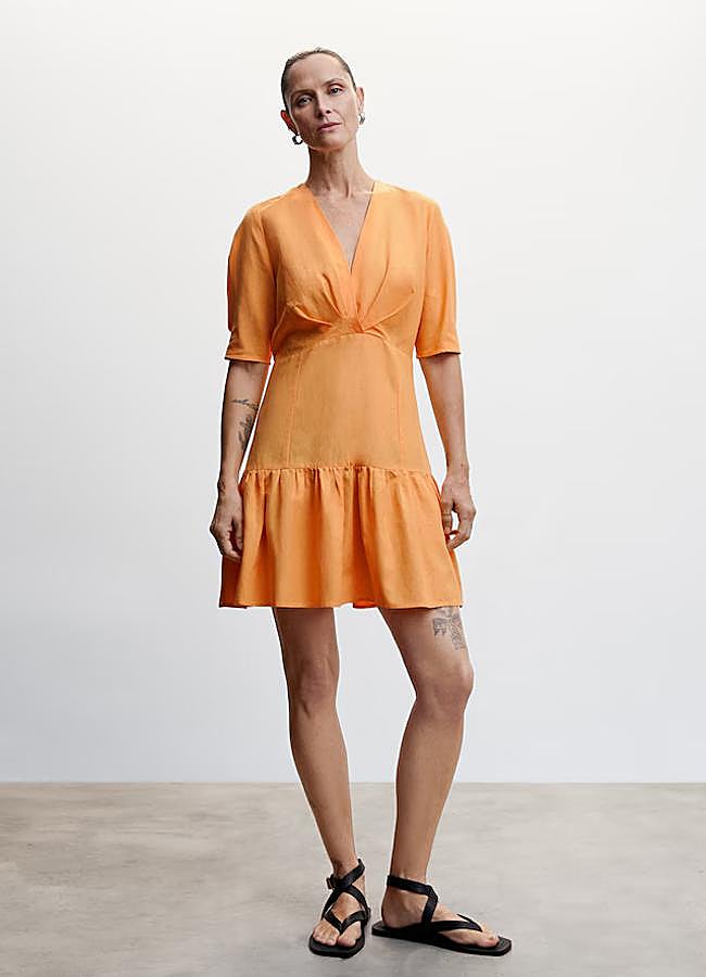 Imagen - Vestido corto en naranja de Mango Outlet.