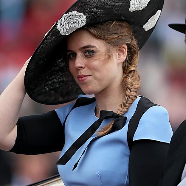 Por qué la princesa Beatriz de York ha sido elegida la mujer más elegante de Inglaterra: así es su estilo royal chic