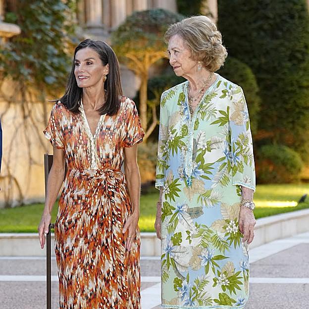 Letizia y la reina Sofía en Marivent, más cómplices que rivales: reencuento cariñoso, cuchicheos al oído y una silla estratégica