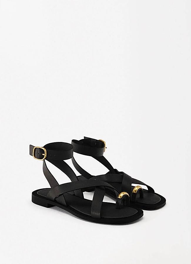 Imagen - Sandalias de tiras con aplique metálico dorado en el dedo