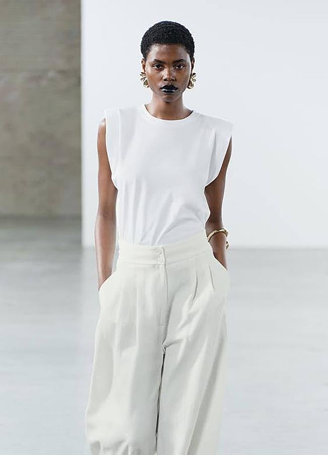 Imagen - Camiseta básica con hombreras