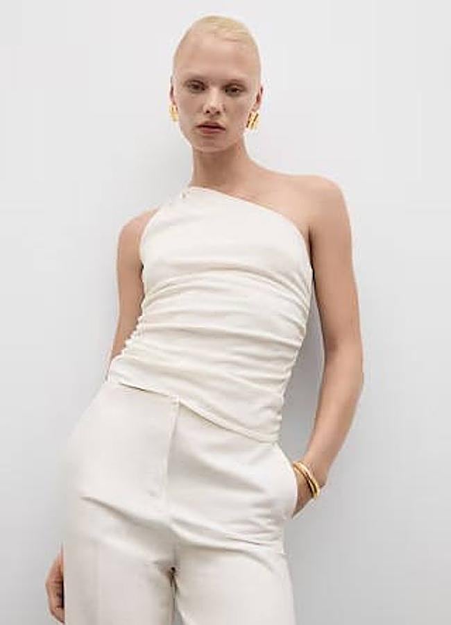 Imagen - Camiseta básica con escote asimétrico