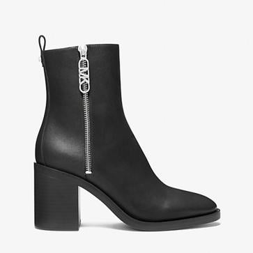 Imagen secundaria 1 - Vestido jacquard rústico de Zara (25,95€)/ Botín Regan de piel de Michael Kors (88€)/ Collar largo piezas ovaladas de Massimo Dutti (59,95€)