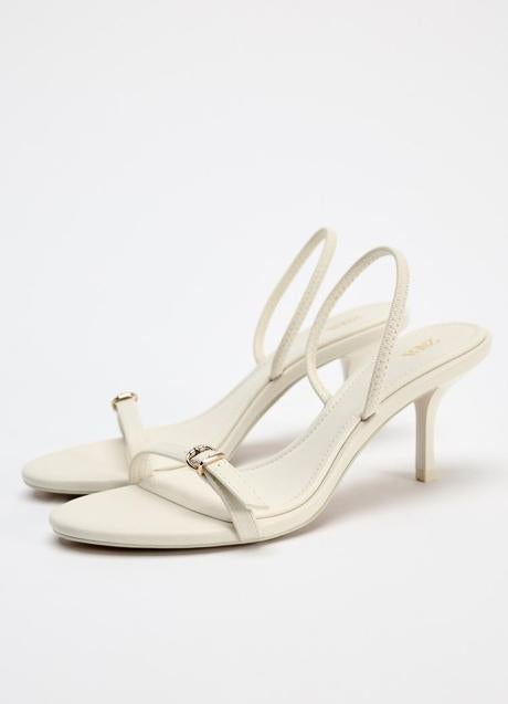 Imagen - Sandalias blancas de Zara (29,99 euros)