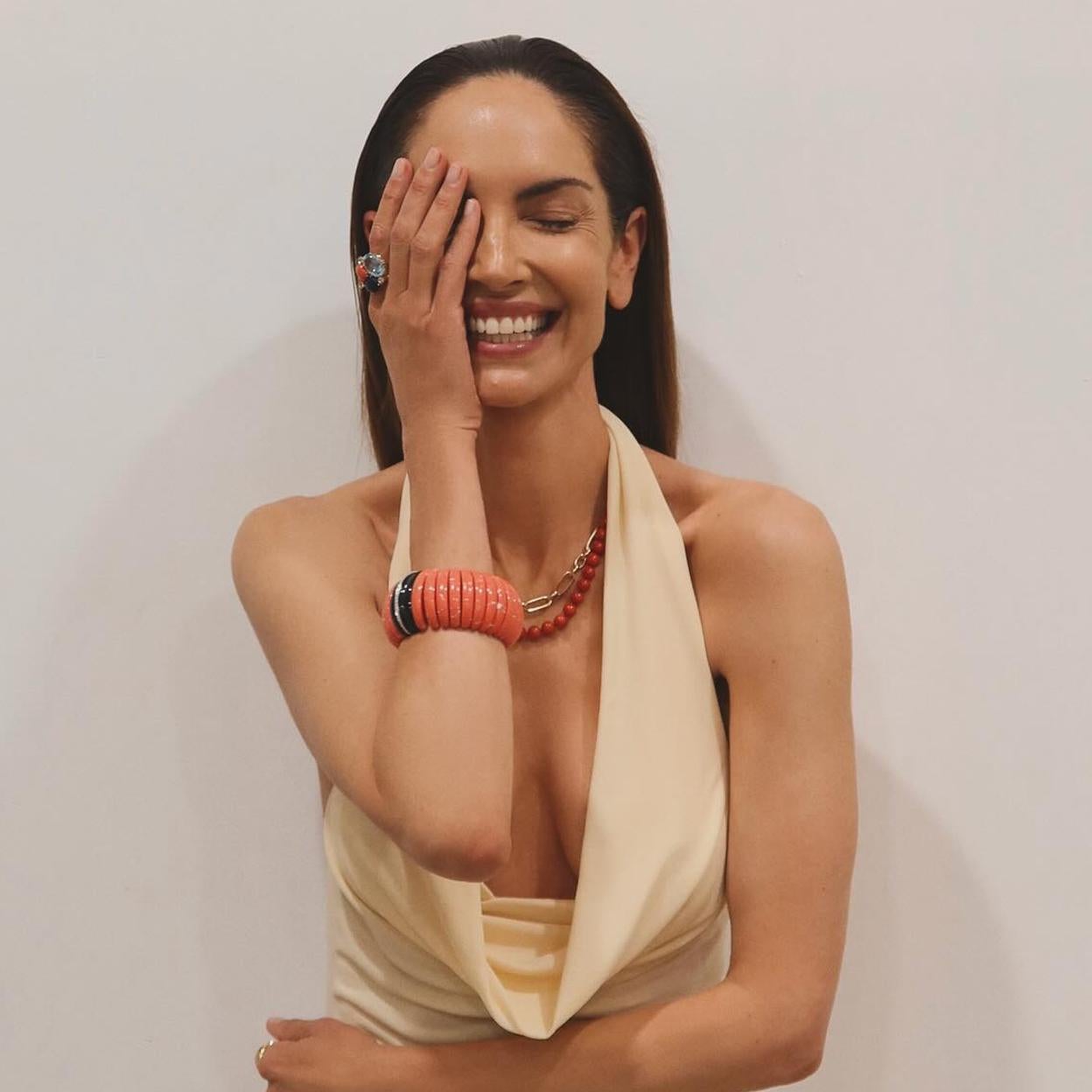 Eugenia Silva con una pulsera XL.