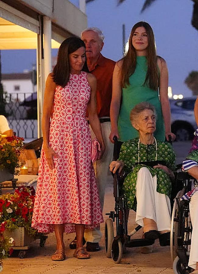 Imagen - La reina Letizia con un vestido sesentero. / LIMITED PICTURES