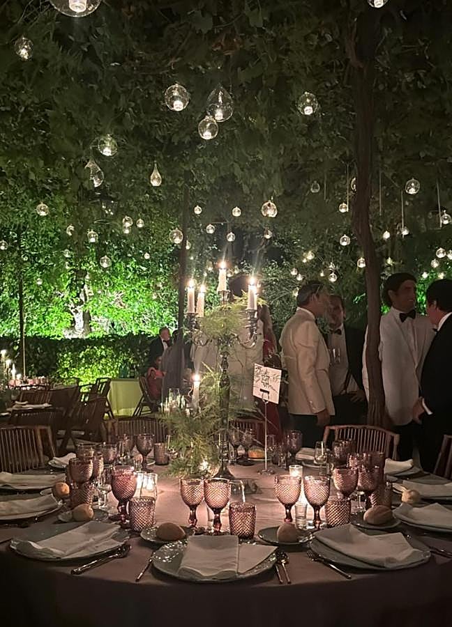 Imagen - Detalle de la decoración de las mesas en el fiesta de las hermanas Domnecq Bohórquez. (@RAULROMEROPRESS)