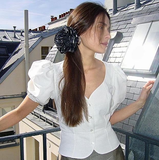 Camisas elegantes y fresquitas para llevar en verano: la prenda favorita de las expertas en moda