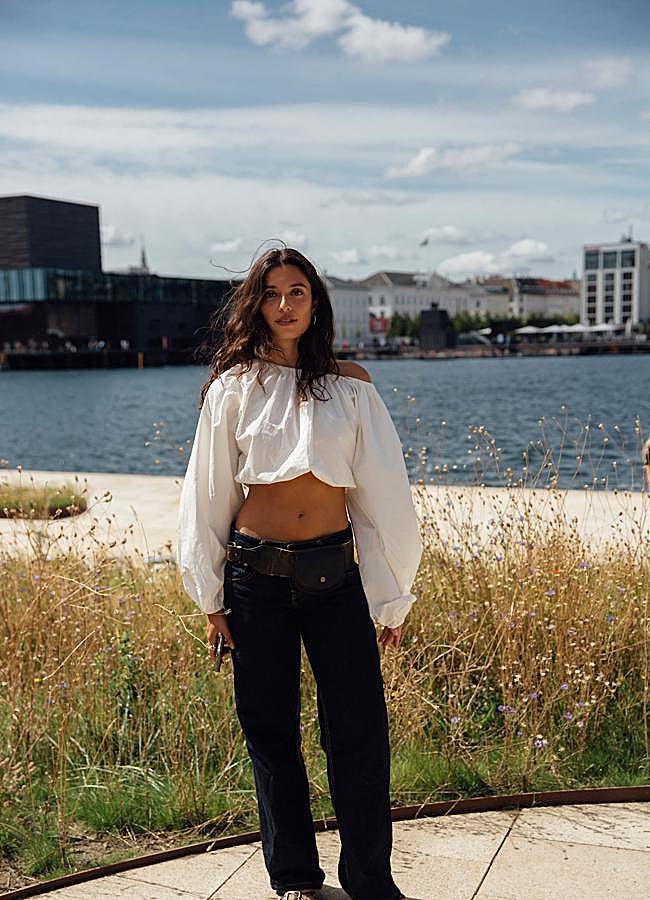 Imagen - Look con pantalones de tiro bajo. Foto: Launchmetrics spotlight