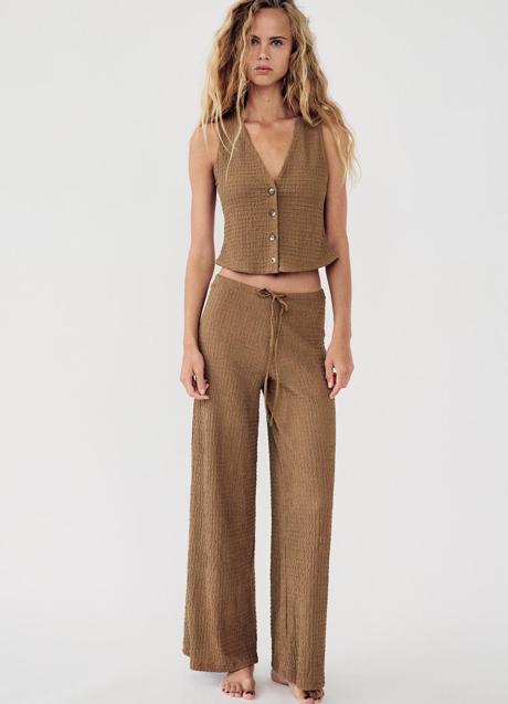 Imagen - Chaleco de punto de Zara (17,99 euros)