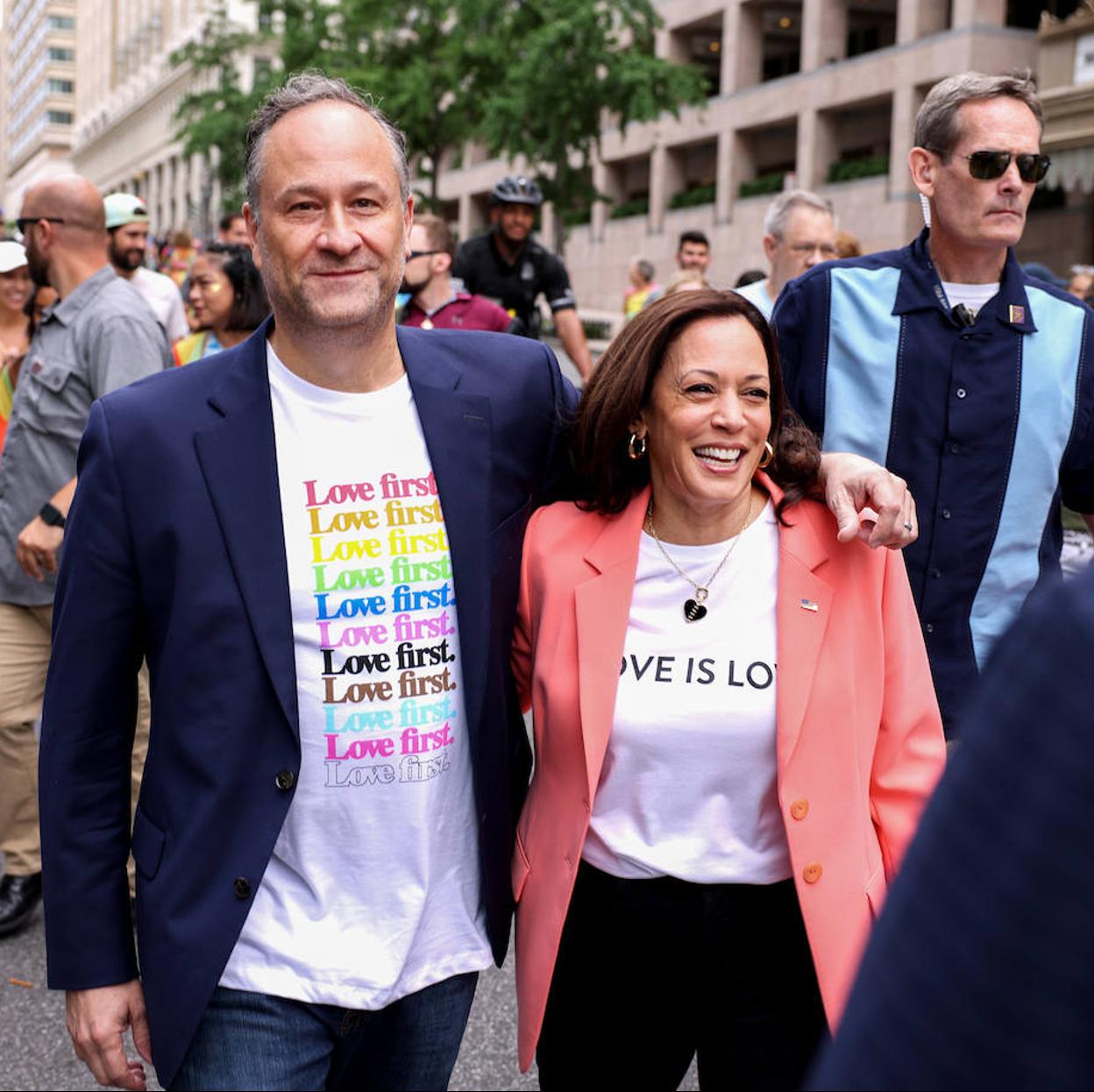 Kamala Harris y su marido, Doug Emhoff, durante un acto del orgullo gay en 2020. 
