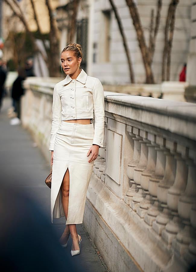 Imagen - Cconjunto de falda larga abierta y cazadora corta.