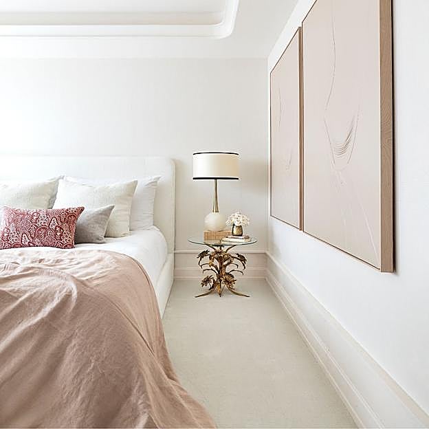 La mesilla dorada de la habitación de Tamara Falcó.