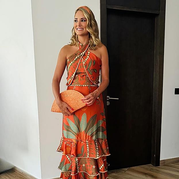 Dónde comprar los bolsos en forma de abanico que triunfan entre las invitadas