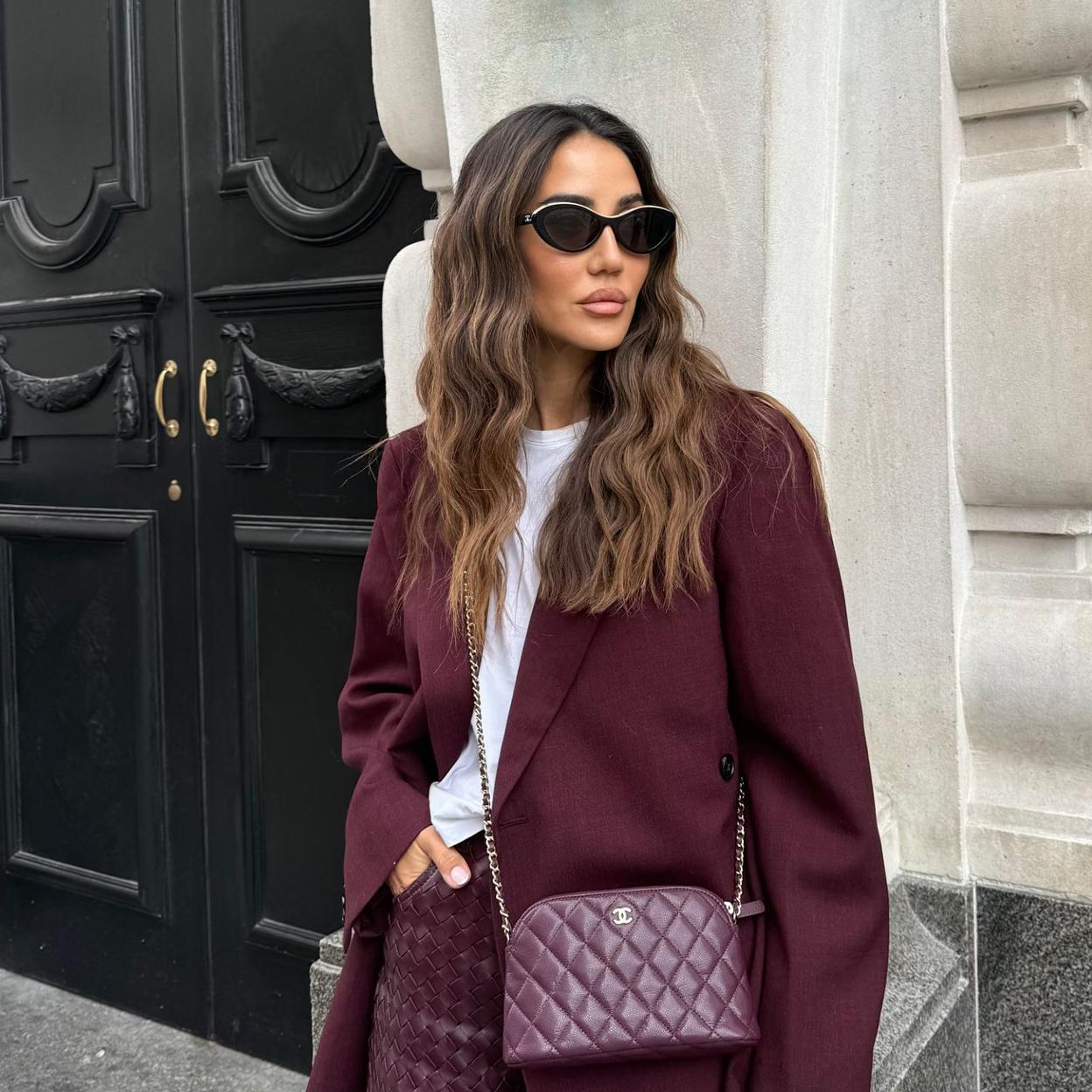 Estos bolsos burdeos son tendencia en otoño.