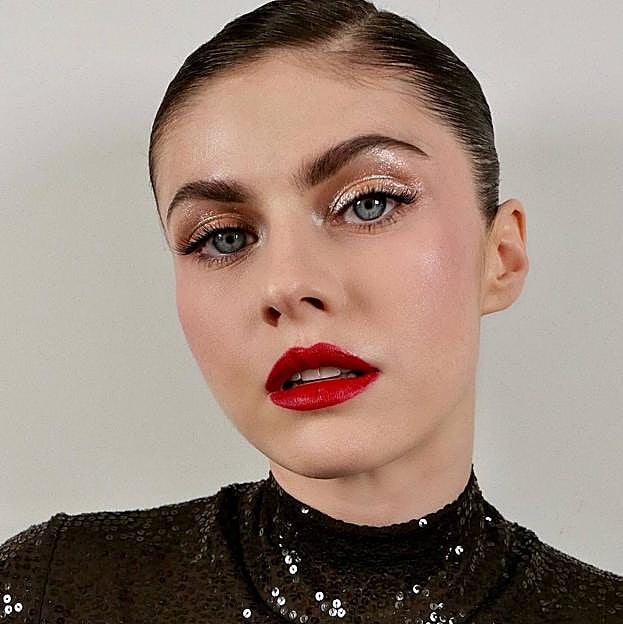 Sombras de ojos en stick fáciles de aplicar para un maquillaje sensacional en un minuto