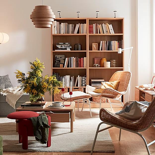 La estantería más práctica de IKEA cuesta menos de 25 euros y es perfecta para ordenar salones pequeños