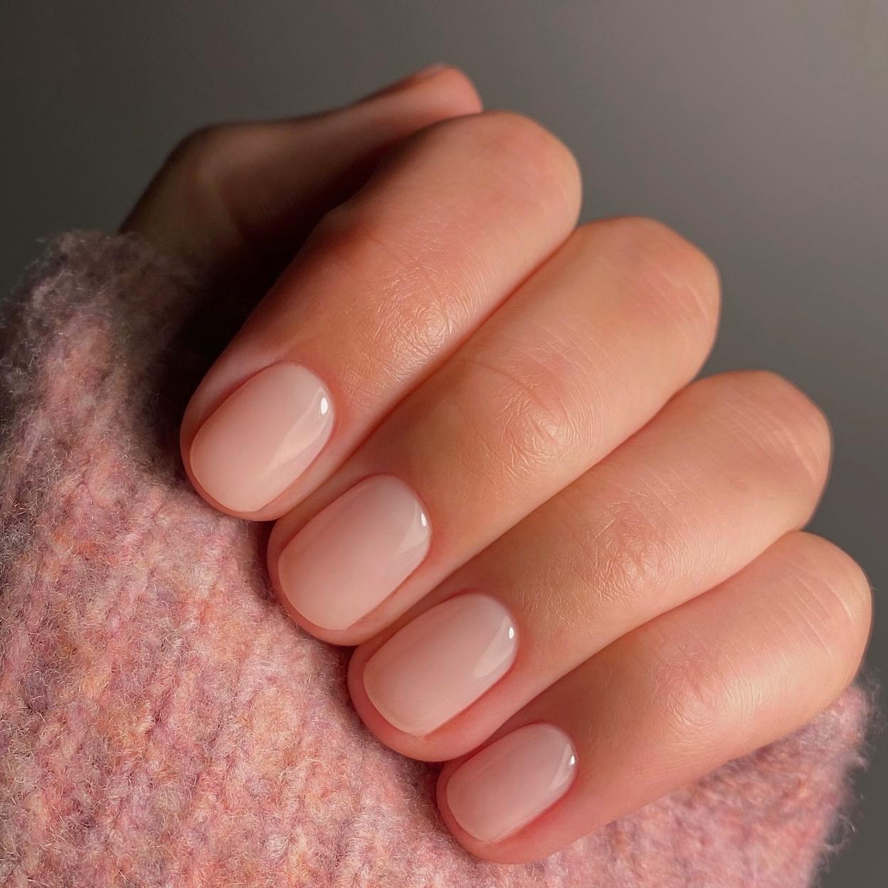 La tendencia más viral son las uñas desnudas.