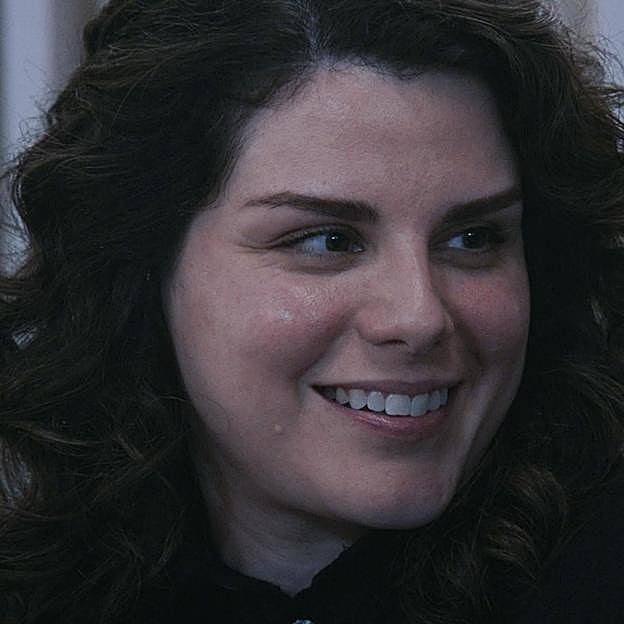 Rosio Sanchez en la secuencia que comparten todos los cocineros en el último capítulo de la tercera temporada de The Bear.