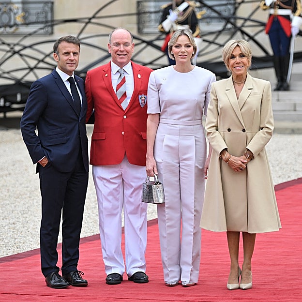 Los príncipes de Mónaco junto a los Macron en París. 