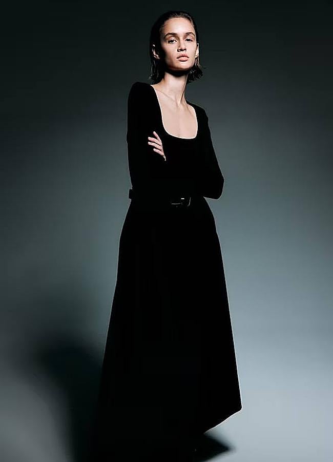 Imagen - Vestido midi con vuelo color negro de manga larga