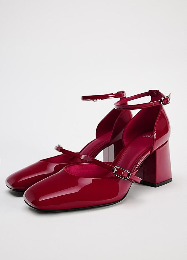 Imagen - Zapato de tacón en rojo de Zara.