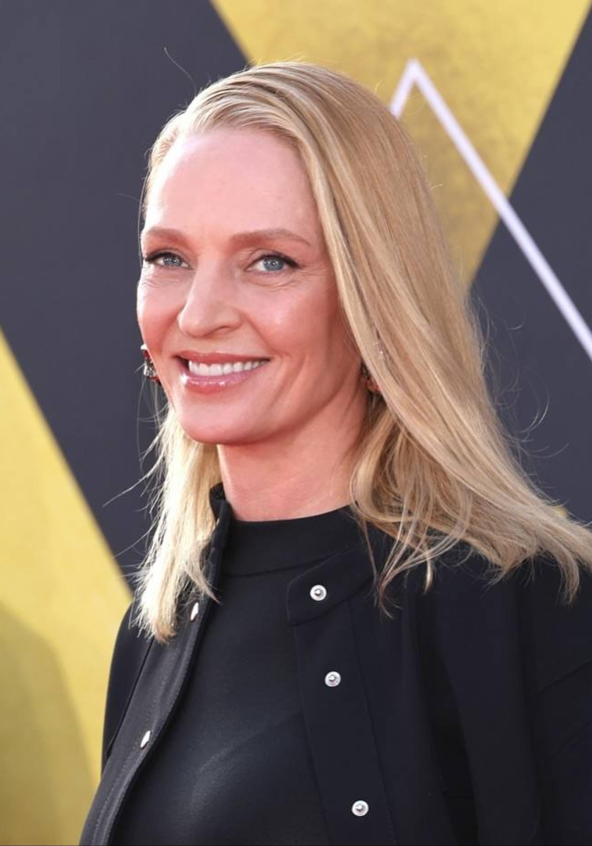 Uma Thurman con bálsamo de labios