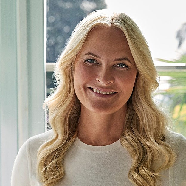 Las pocas razones para sonreír de Mette-Marit de Noruega en su cumpleaños más infeliz: ángeles del infierno y un hijo salvaje