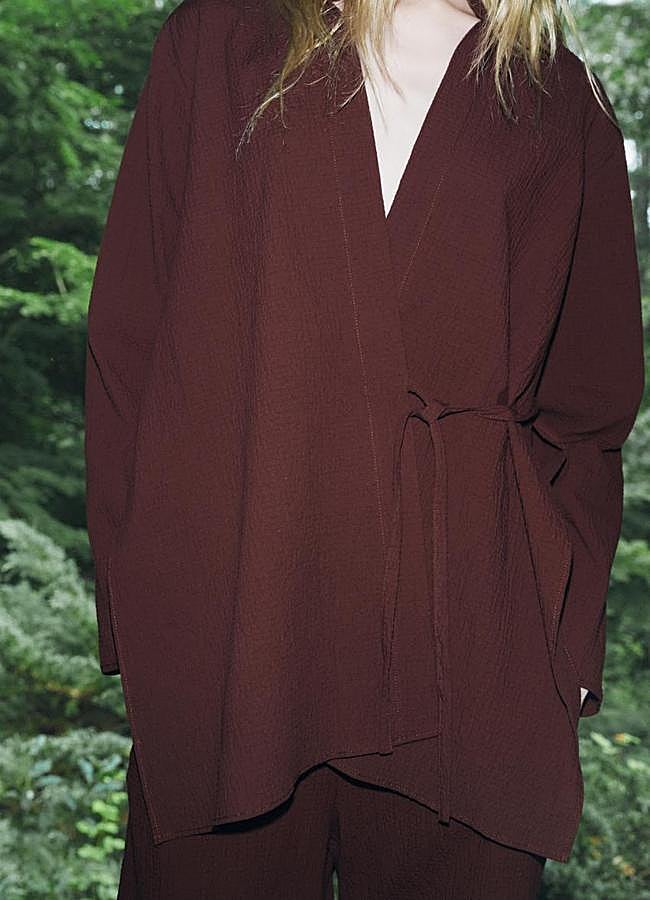 Imagen - Kimono en burdeos de Zara.