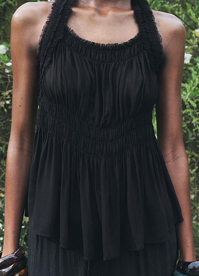 Imagen - Top cuello halter con frunces de Zara.