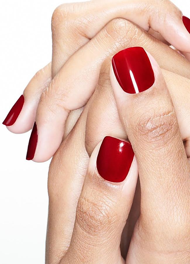 Imagen - Uñas adhesivas de color rojo de Zara.