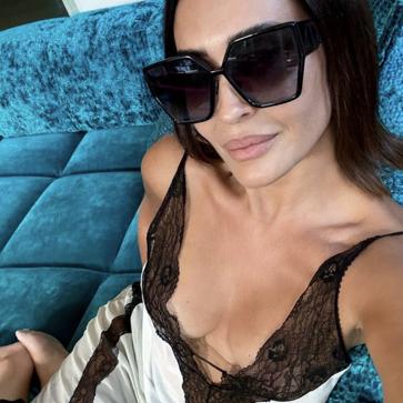 Imagen secundaria 1 - Chapuzón desde el yate, look lencero para Ibiza y el menú de langosta y huevos de a bordo. 