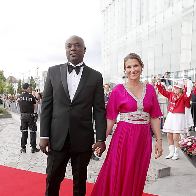 Entramos en el impresionante hotel en los fiordos noruegos donde se celebra la boda de Marta Luisa de Noruega y el chamán Durek Verrett