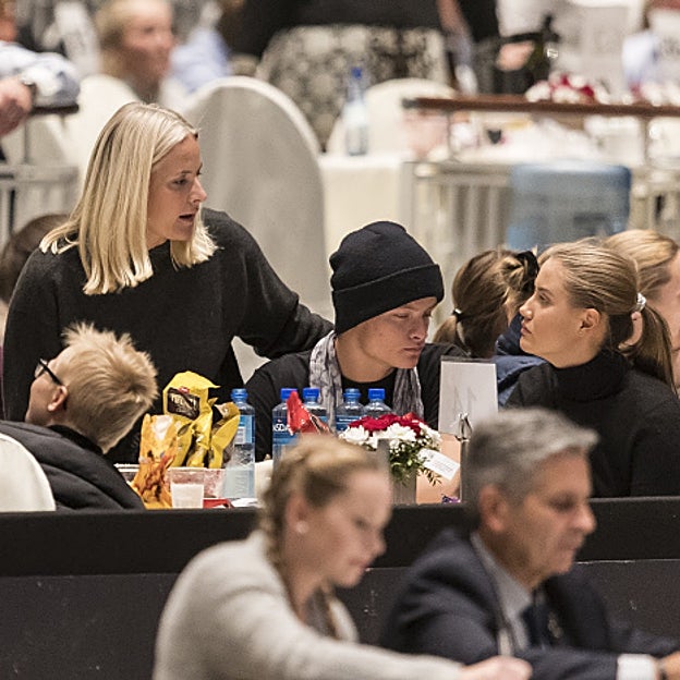 Mette-Marit junto a su hijo Marius. 