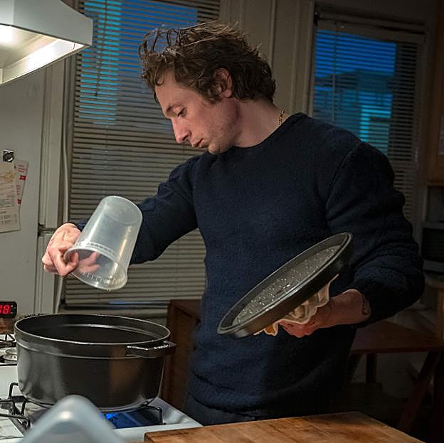 Jeremy Allen White en una imagen de la segunda temporada de The Bear. 