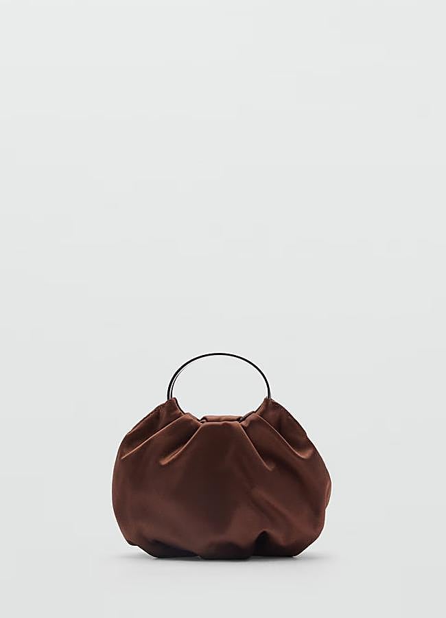 Imagen - Bolso satinado con anilla de Mango, 22,99 euros.