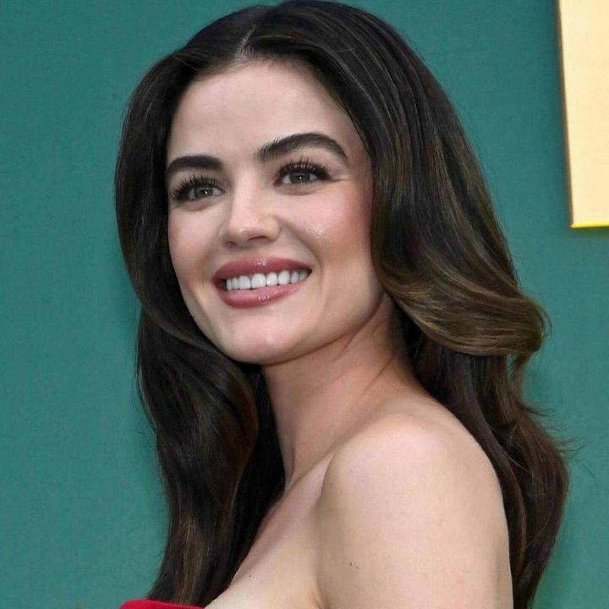 Lucy Hale con piel repulpada