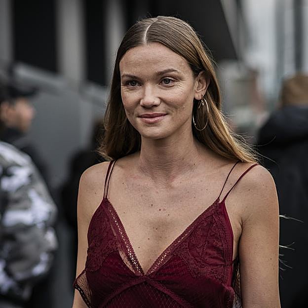 El perfume floral que conquista a madres e hijas vuelve con una versión más adictiva y moderna