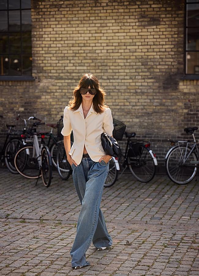 Imagen - Vaqueros balloon con blazer de manga corta.