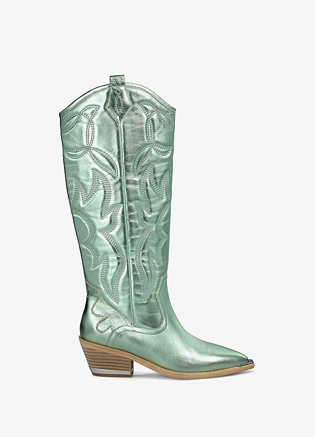 Imagen - Botas cowboy con detalles metálicos de Alma en Pena, 136,50 euros.