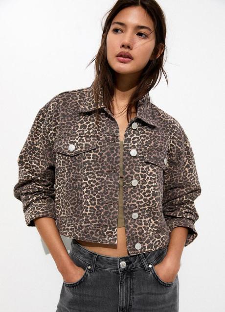 Imagen - Chaqueta estampada de Pull & Bear (35,99 euros)