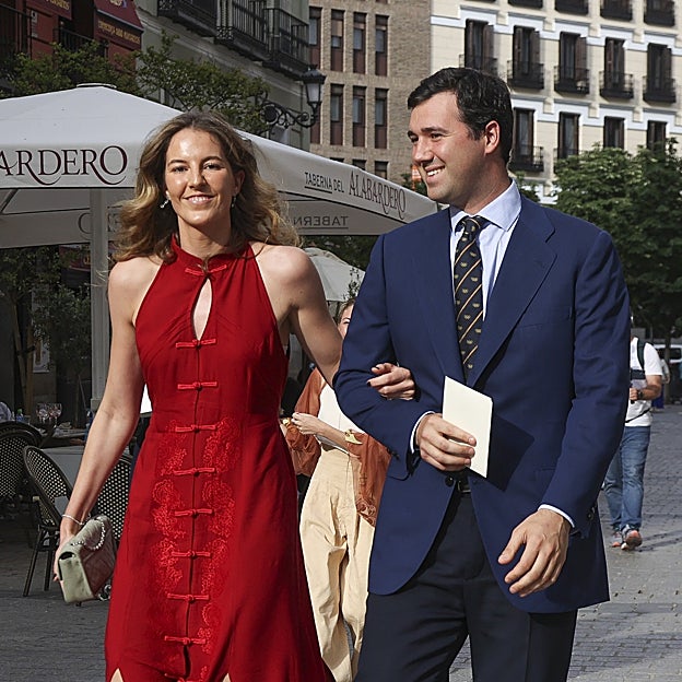 El estilo de Victoria López-Quesada, la novia royal del fin de semana: clásico, sencillo y con detalles y accesorios efectistas