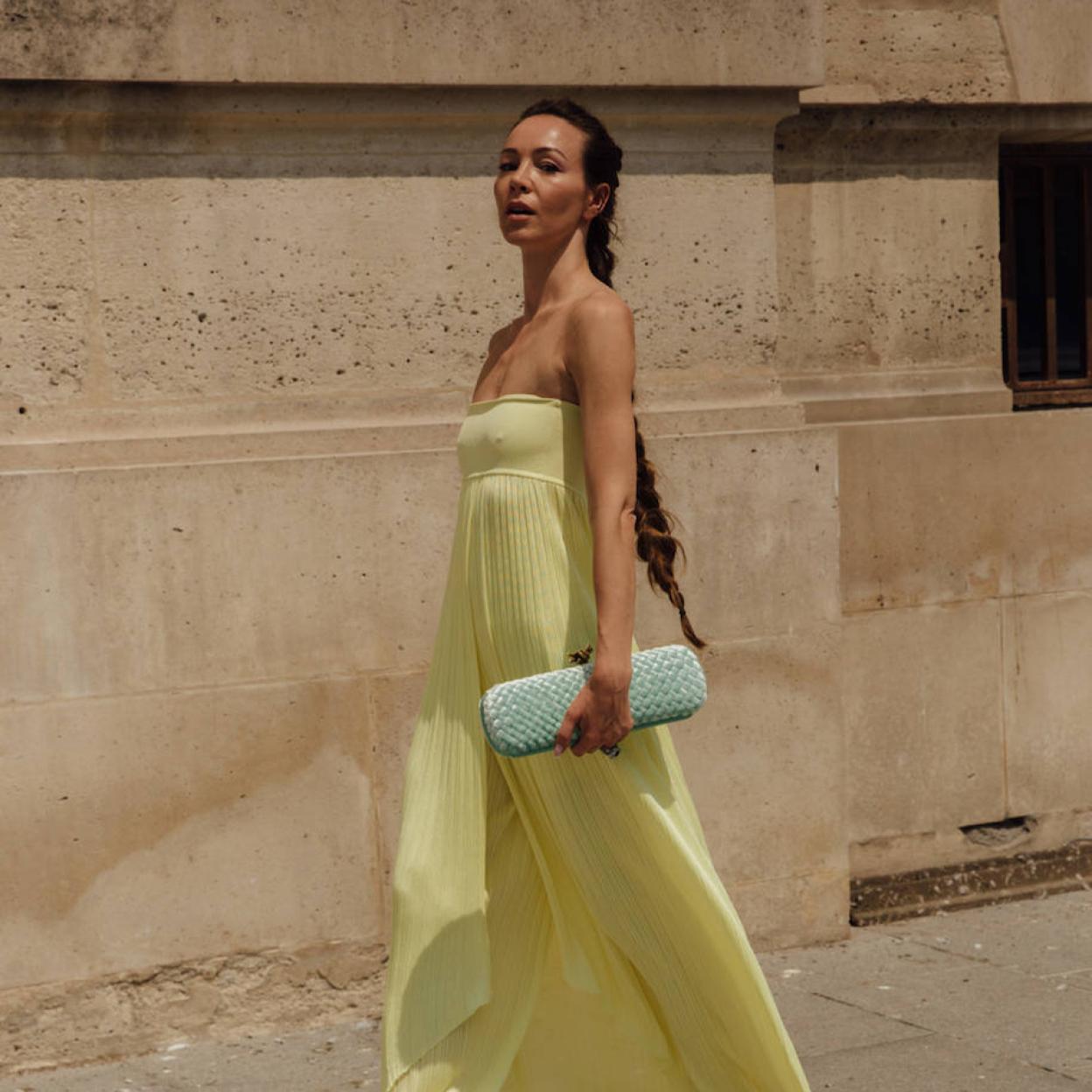 Influencer con piel expuesta al sol