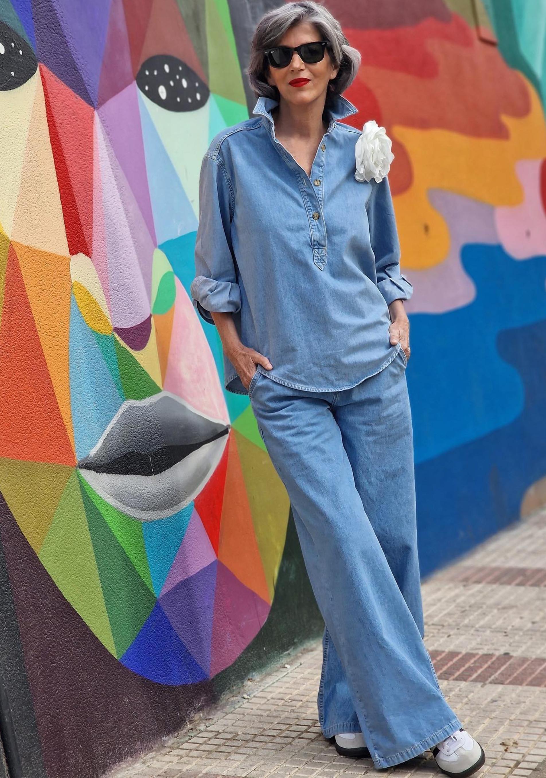 Carmen Gimeno con total look denim