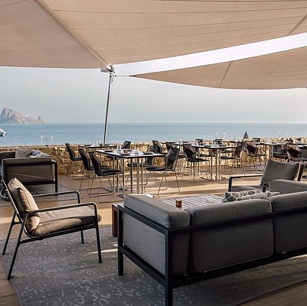 La terraza de la coctelería ibicenca Pershing Yacht Terrace.