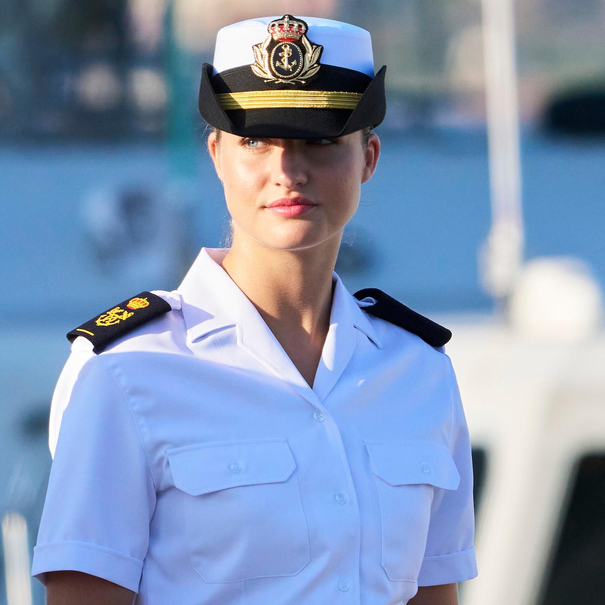 Leonor, con el uniforme de trabajo que llevará todos los días en la Escuela Naval de Marín, donde pasará los próximos cuatro meses. 