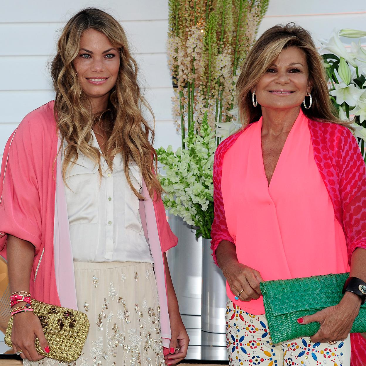 Carla Goyanes junto a su madre, Cari Lapique.